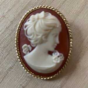 Vintage 1960s Ivory Cameo Brooch